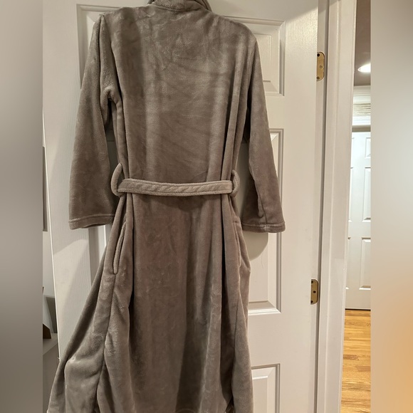 Grey, Small Robe!! Perfect for a spa day, or relaxing! So soft! - Picture 2 of 3
